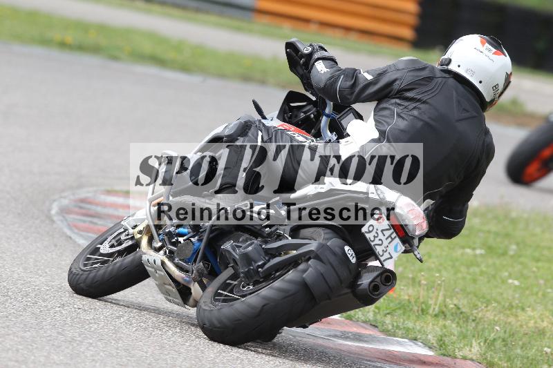 /Archiv-2025/10 23.04.2025 Cornu Master School ADR/rot-rouge/unklar